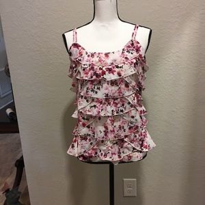 Sleeveless top layered